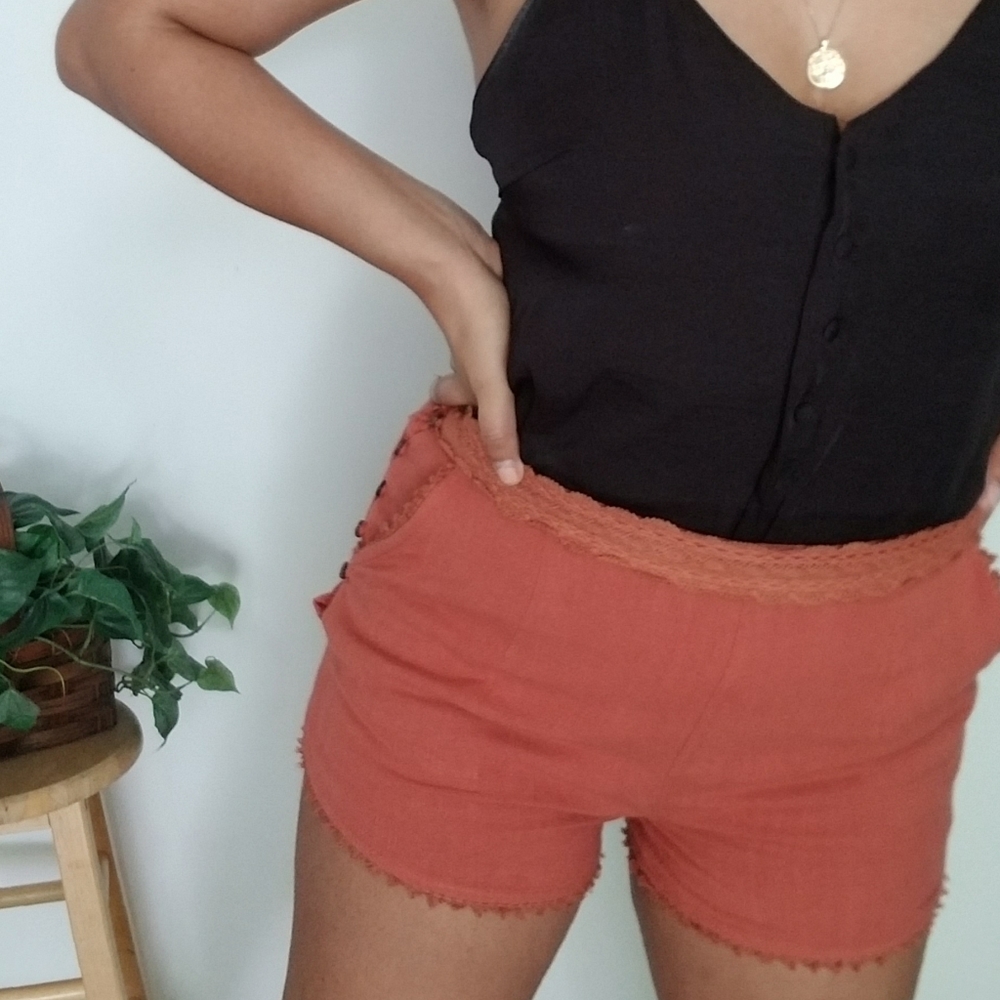 ON THE EDGE RUSTY LACE DETAIL SHORTS - Picture 11 of 15